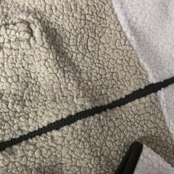 Cute zip up sweater - Picture 4 of 4